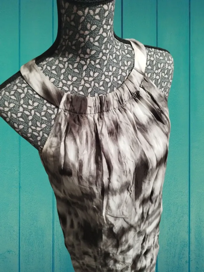 Robe sans manche - photo numéro 2