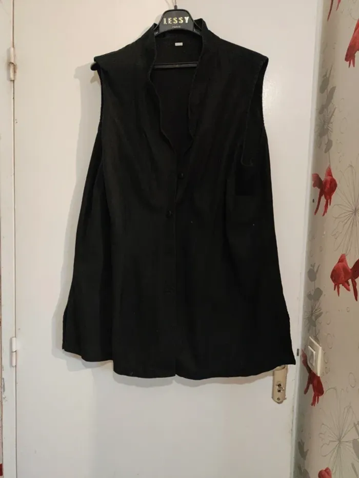 Chemise sans manche noir  taille 58Haut