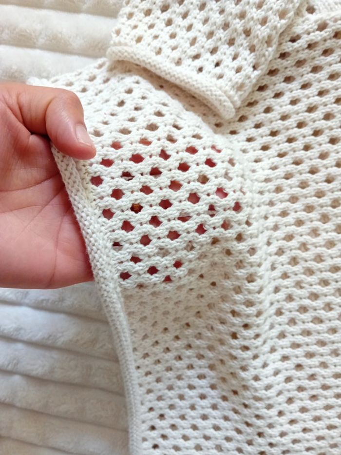 Pull ajouré fille 6/7ans Zara et 🌼🤍 - photo numéro 4