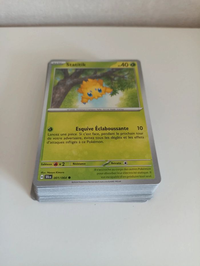 Lot 55 cartes Pokémon EV6.5 - photo numéro 3