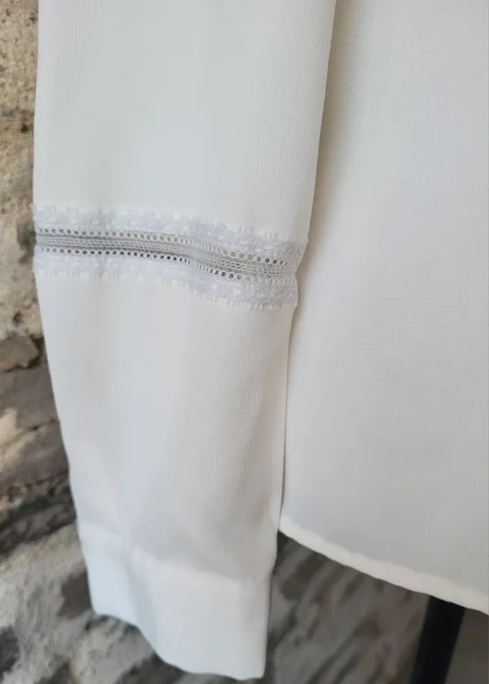 Blouse écrue manches longues détail voile et dentelle Taille M ou 38 - photo numéro 4