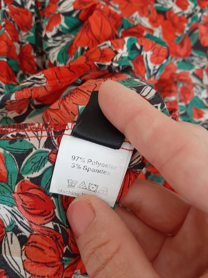 Jupe fleurie rouge "Shein" taille M (38) en très bon etat - photo numéro 10