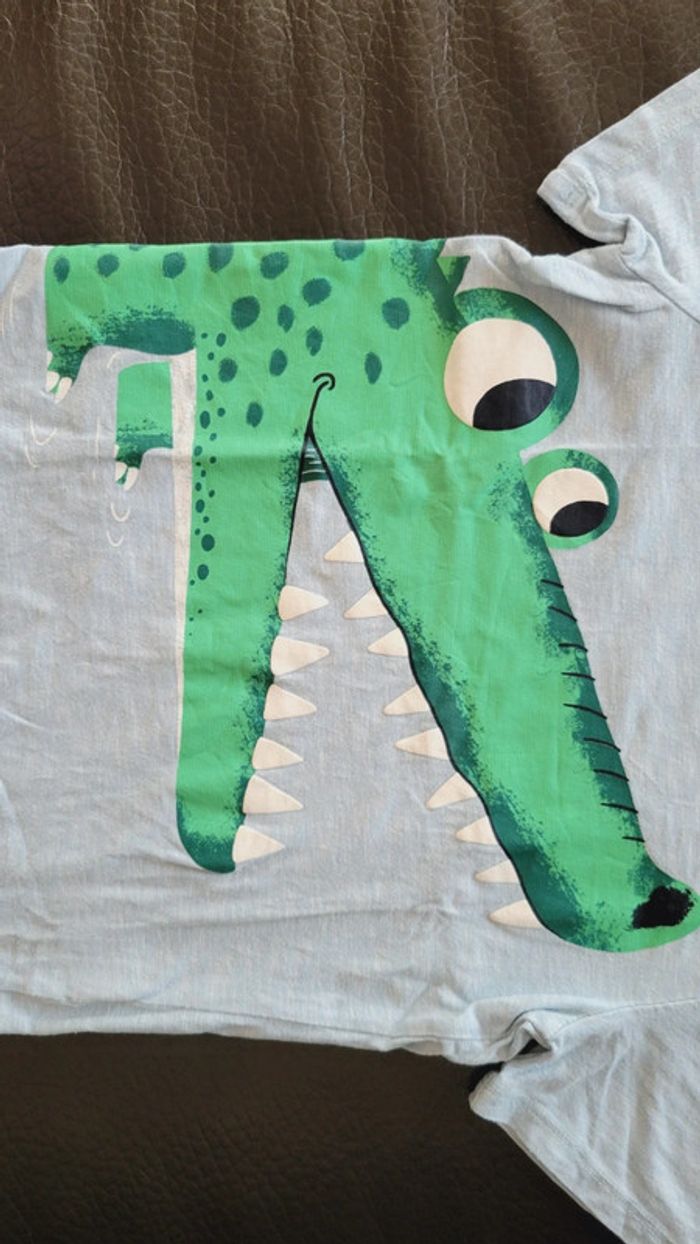 Teeshirt bleu clair avec crocodile C&A taille 122 cm - photo numéro 3