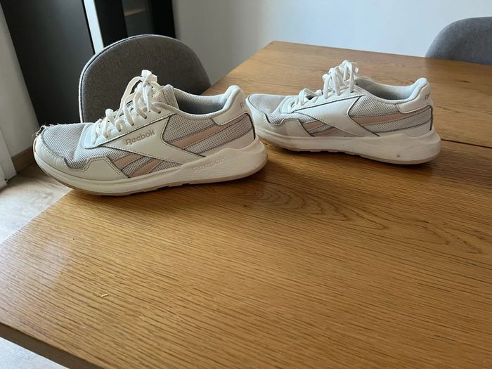 Basket Energen femme Reebok taille 38 couleur rose pale bon état - photo numéro 4