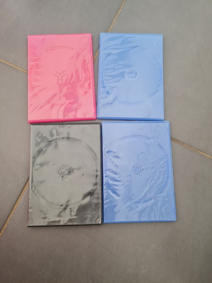 4 boîtiers vides pour dvd