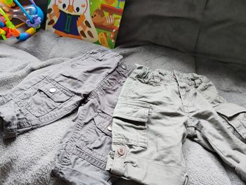 Lots 2 cargo gris 6m