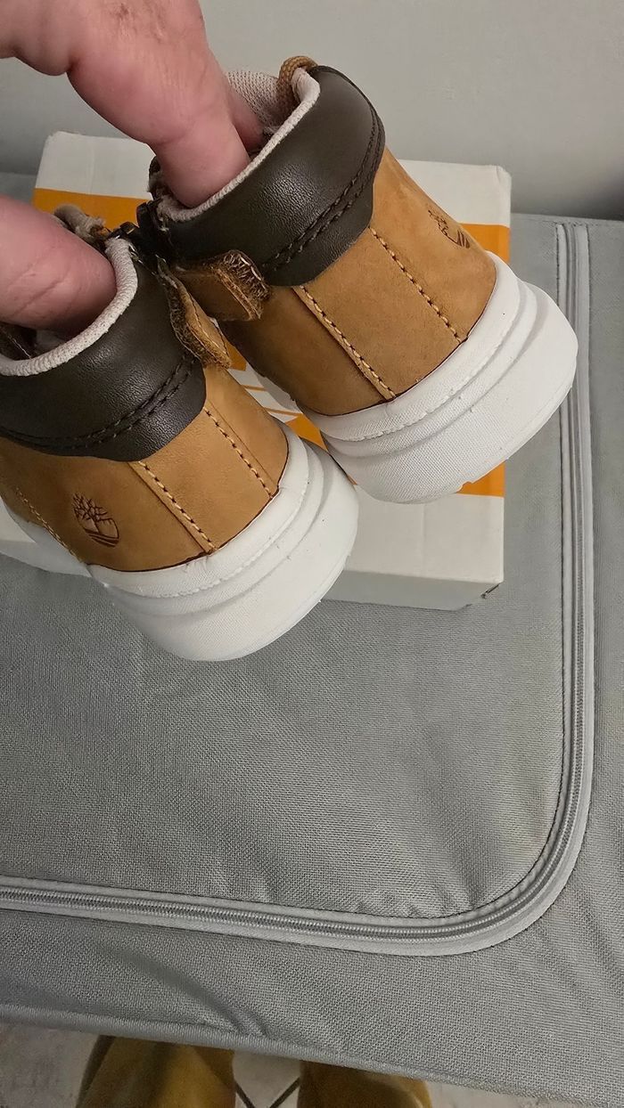 NEUVES  (non portées) 🏷😍💙superbes  bottines TIMBERLAND  pointure 25 garçon (prix ferme) 🤎🤎🤩😍👌👌 - photo numéro 10