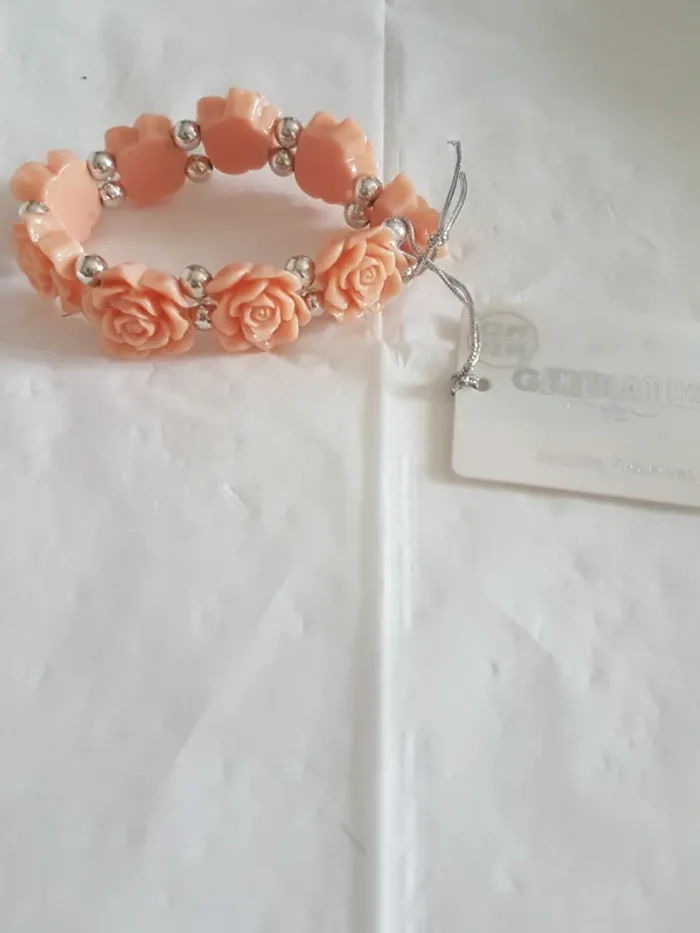 Bracelet forme rose couleur pêche New Look Neuf - photo numéro 2