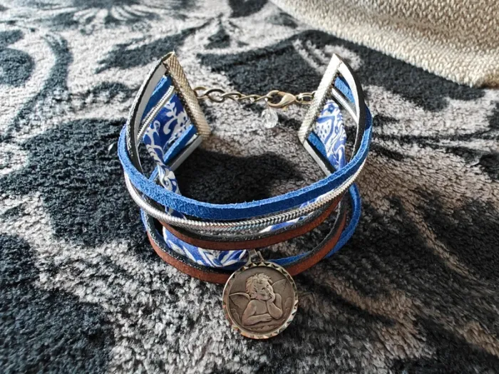 Bracelet avec médaille