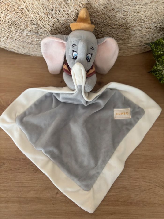 Doudou éléphant Dumbo mouchoir gris blanc Disney neuf - photo numéro 2