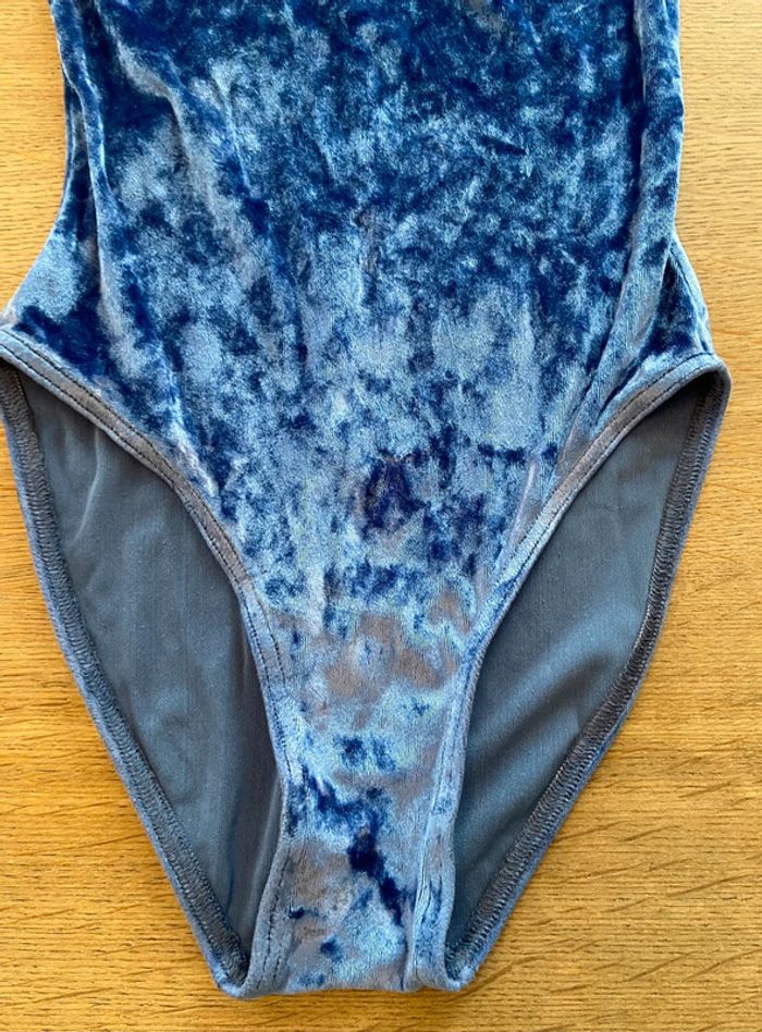 Justaucorps manches courtes en velours bleu taille 14 ans. - photo numéro 3