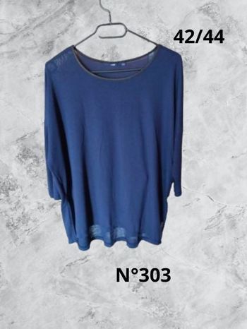 N°303 T-shirt bleu marine, manche 3/4 T42/44. Kiabi.