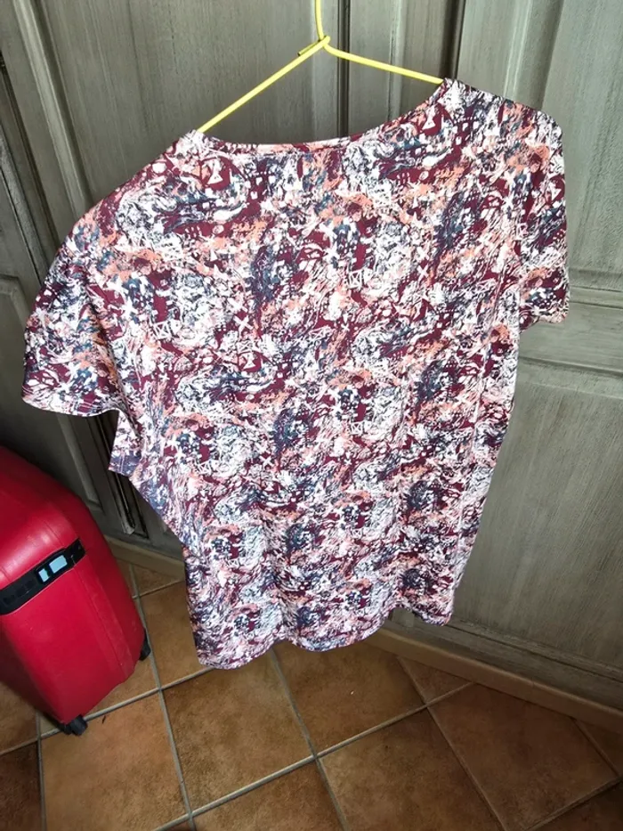 T shirt fleurie et coloree decathlon taille L - photo numéro 5