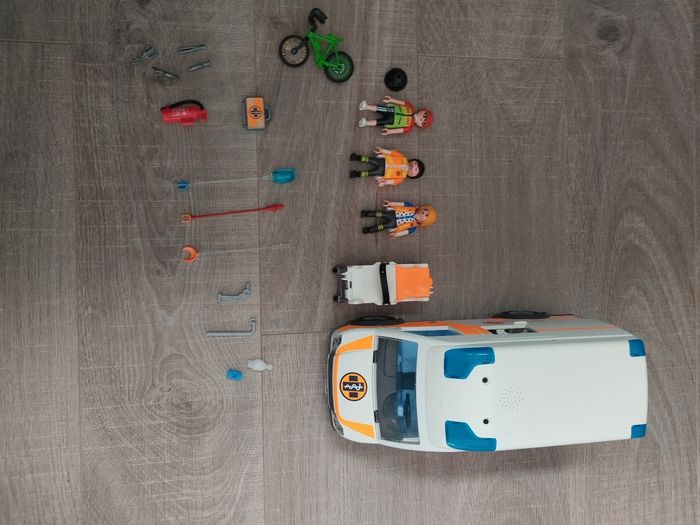 Ambulance et secouriste PLAYMOBIL - photo numéro 3