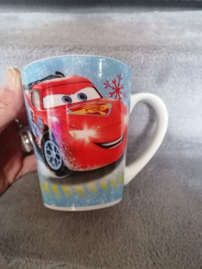Belle tasse cars comme neuve
