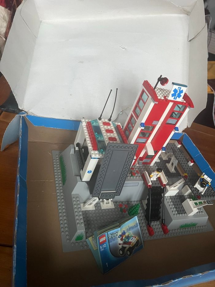 Lego hôpital city 7892 - photo numéro 4