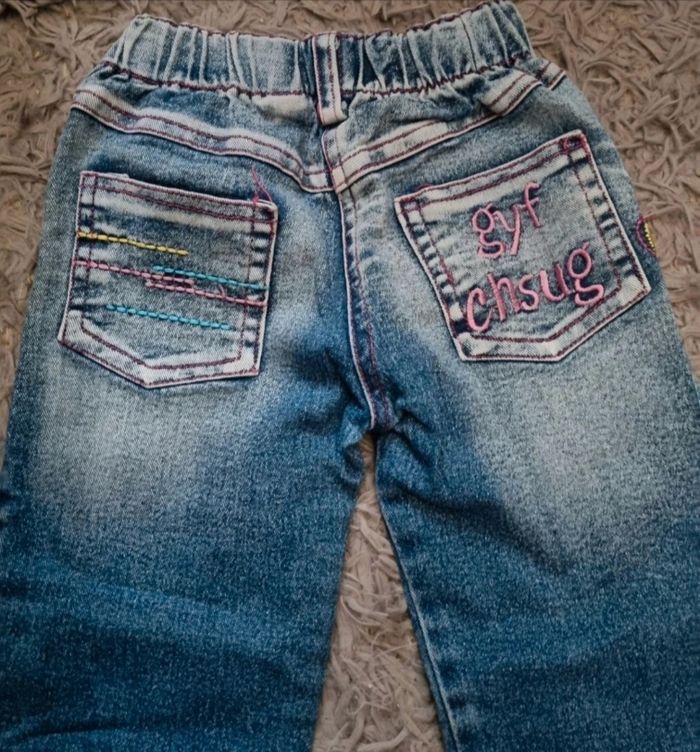 Jean effet délavé avec broderie 2ans - photo numéro 6