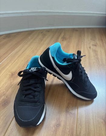 Baskets Nike Air Pegasus 83 Noire blanche bleu / pointure 37,5 - UK 4