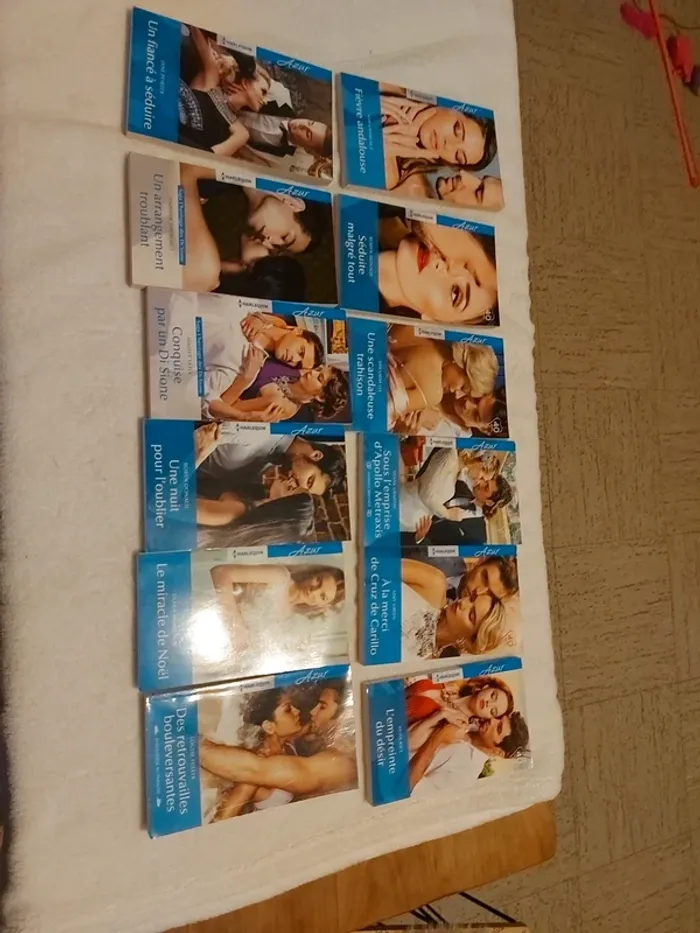 Lot 12 livres Harlequin azur