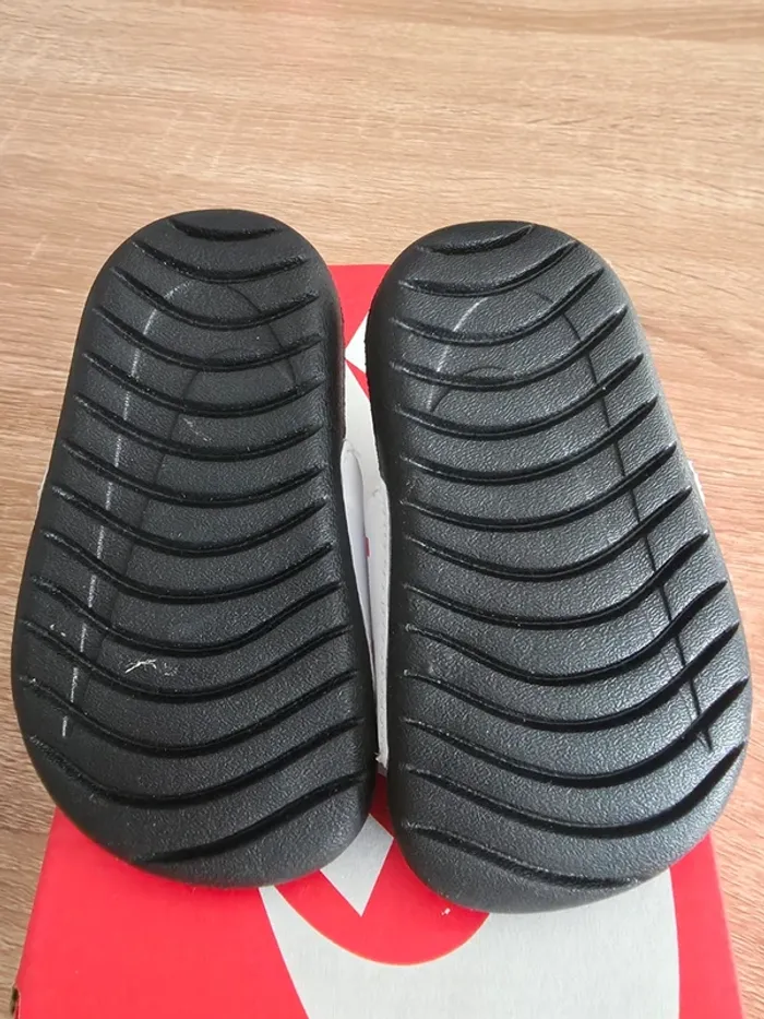 Sandales nike taille 19,5 - photo numéro 4
