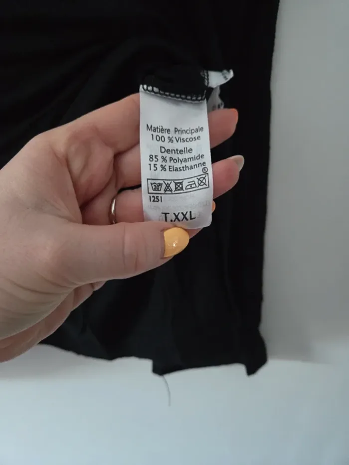 Tee-shirt manche longue femme noir avec dentelle TBE taille XXL - photo numéro 3
