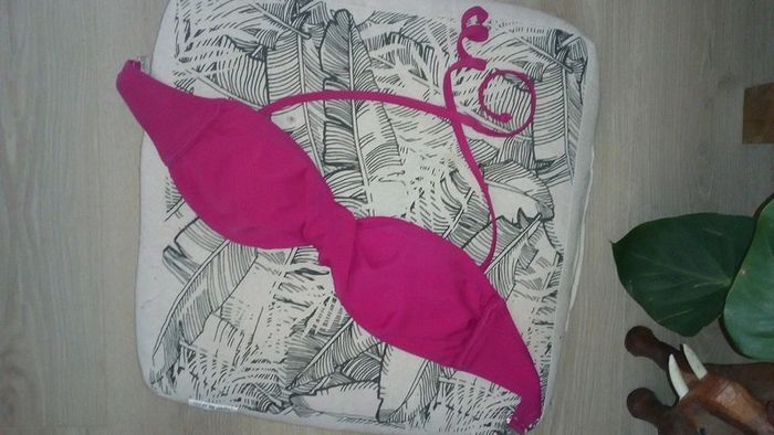Haut de maillot de bain, fushia. Taille 38.