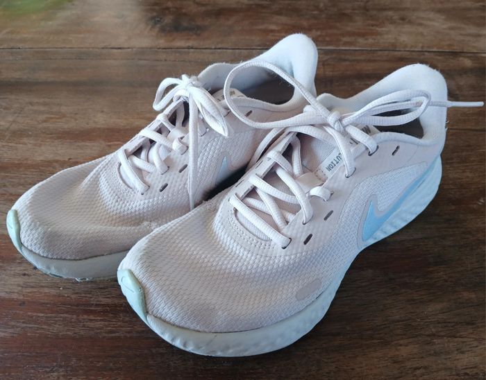 Baskets Nike Women Revolution 5 Sneaker Running 38.5
