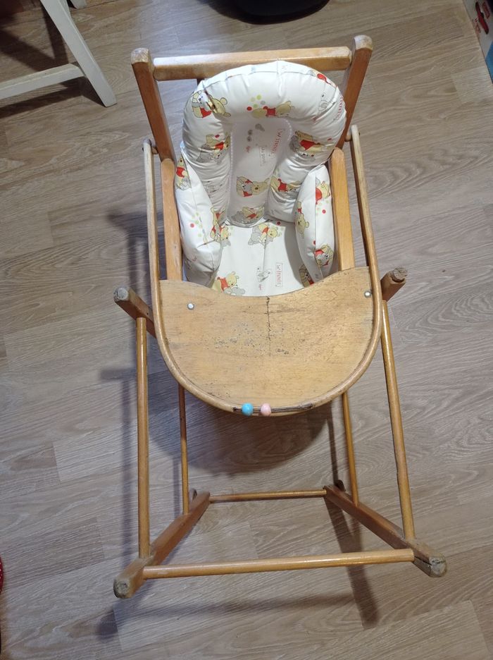 Chaise haute en bois - photo numéro 2