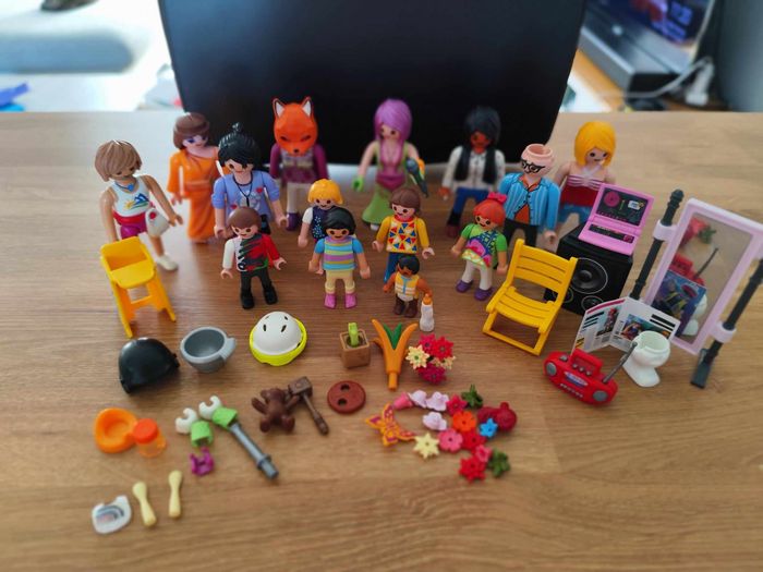 Lot figurines , accessoires et magasines Playmobil , très bon état - photo numéro 2