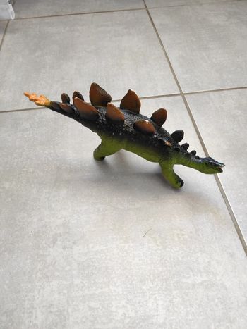 Grand dinosaure souple