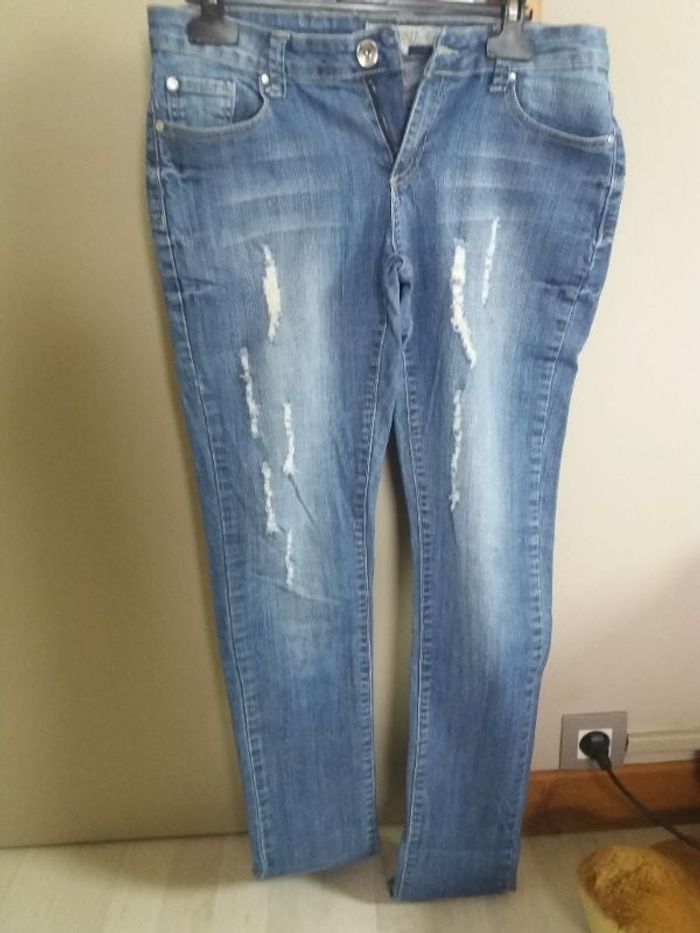 Jeans bleu à trou
