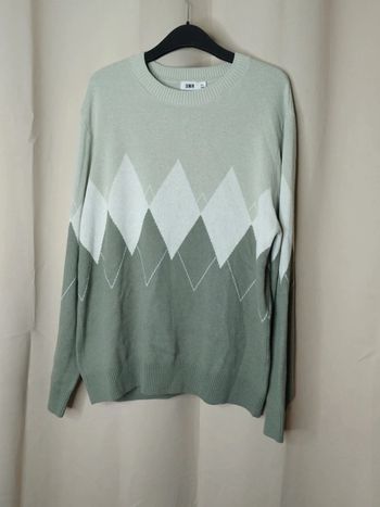 Pull rose de cou vert