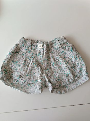 Short fleuri