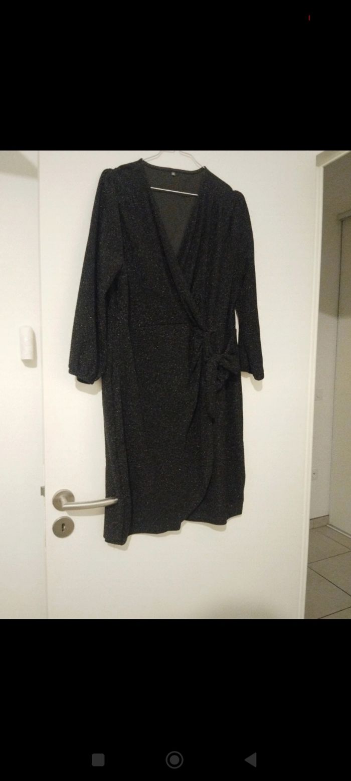 Robe noire pailleté - photo numéro 2