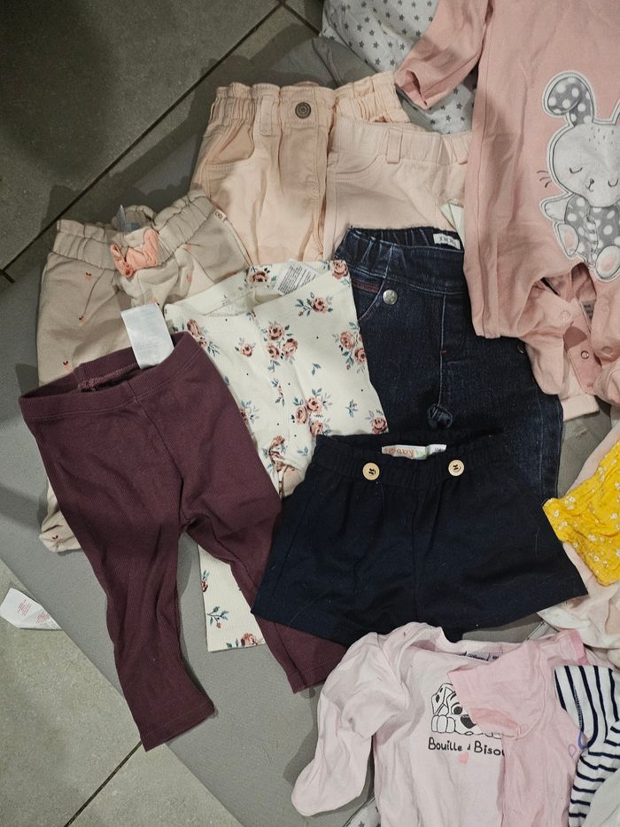 Lots de vêtements 6 mois - photo numéro 2