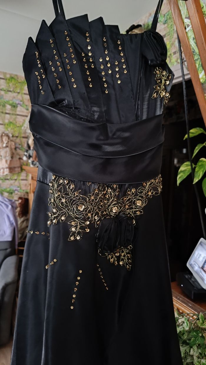 Jolie robe de soirée - photo numéro 3