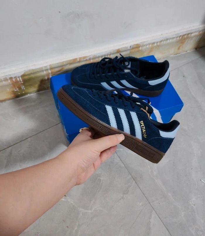 Chaussures Adidas 39 - photo numéro 2