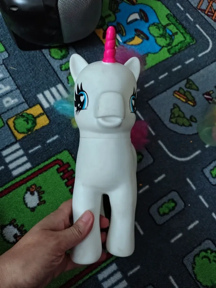 Poney grand format arc en ciel yeux cœur crinière multicouleur - photo numéro 3