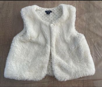 Gilet sans manche fausse fourrure 