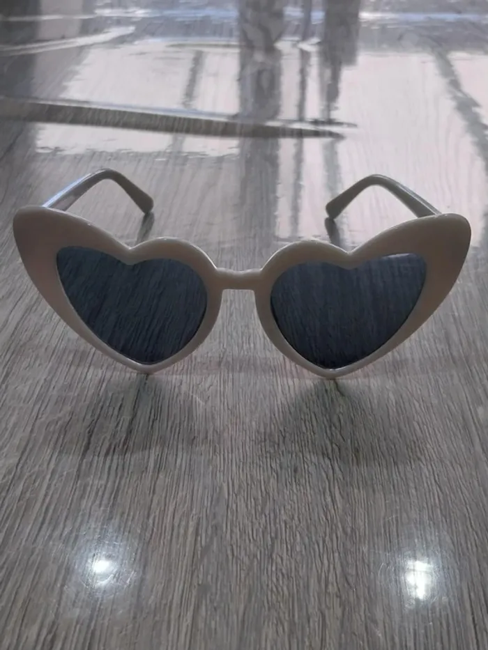 Lunettes soleil fête en forme de cœur - photo numéro 2