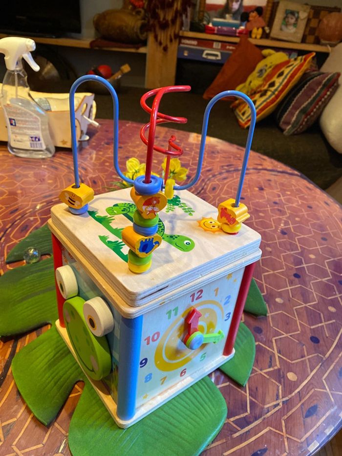 Jeux multi face, Cube en bois chiffres formes toucher couleurs agilité - photo numéro 2