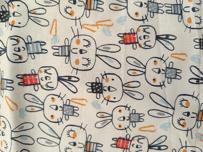 Bavoir 29 x 32 cm lapin gris / orange et bleu - photo numéro 3