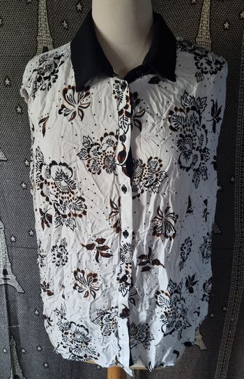 Chemise à fleurs sans manches  taille 48