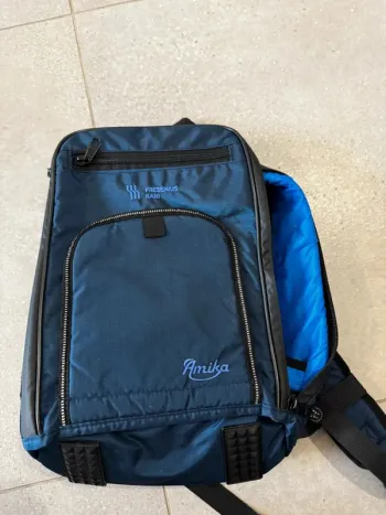 Sac à dos navy Fresenius Kabi Amika, très bon état 23x35cm