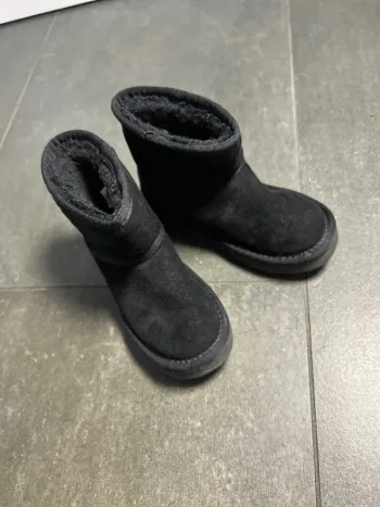 Bottes fourees noires