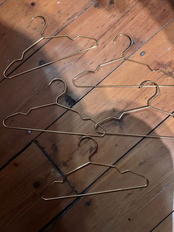 Lot 5 cintres dorés