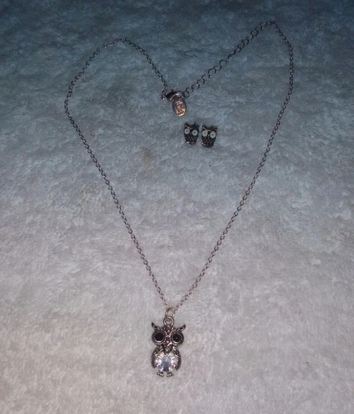 collier et boucles d'oreilles tbe