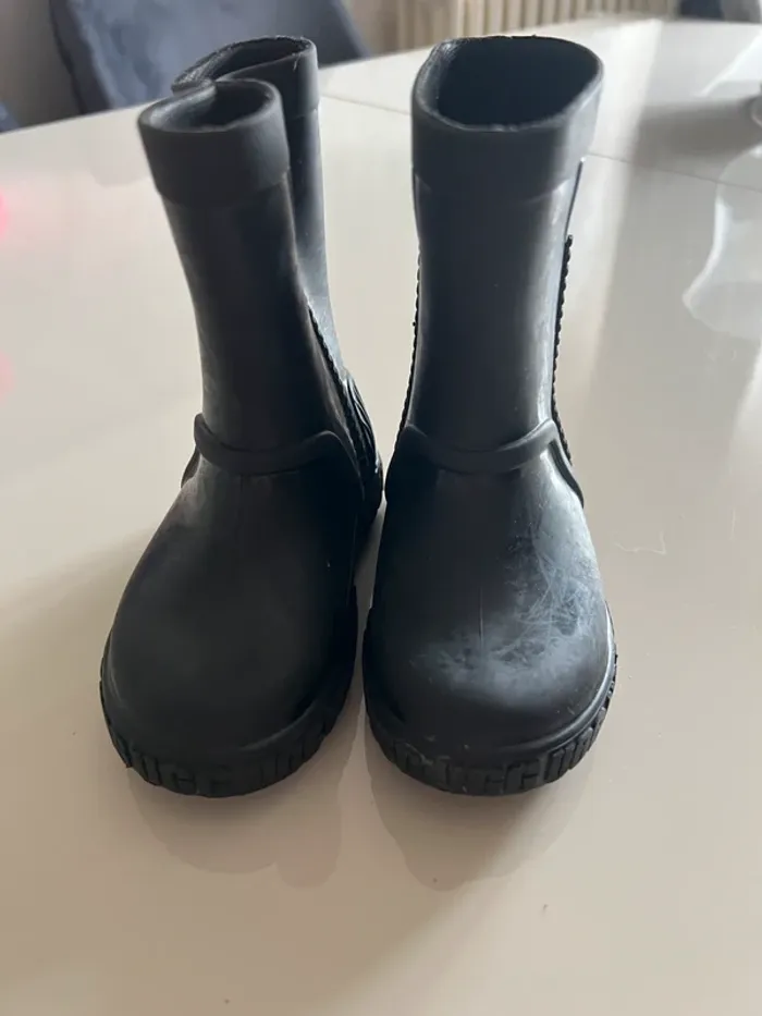 Bottes UGG pour enfants, pointure 22 - photo numéro 2