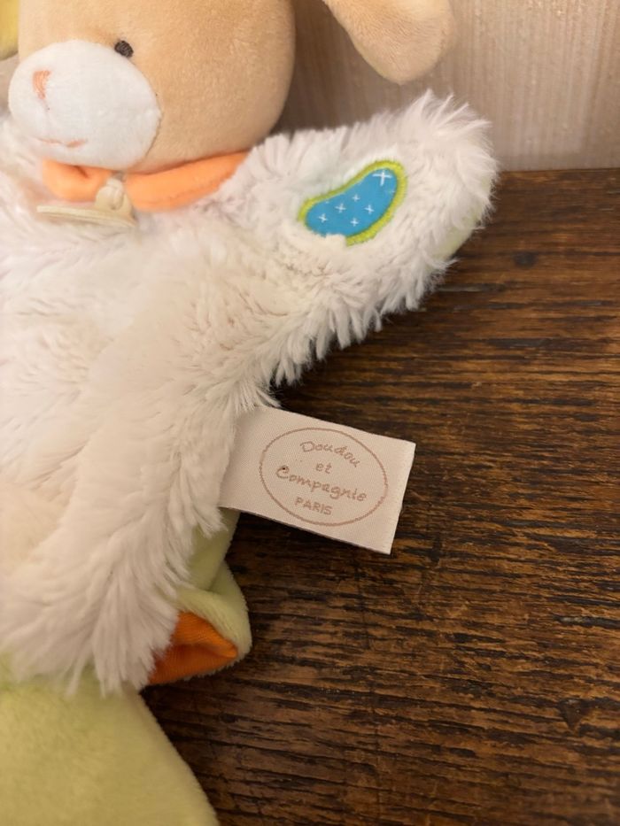 lot pour bébé  : Culbuto, musical, doudou marionnette et livre - photo numéro 4