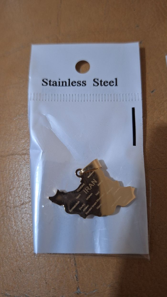 Collier 50 cms couleur or avec carte de l Iran neuf - photo numéro 2